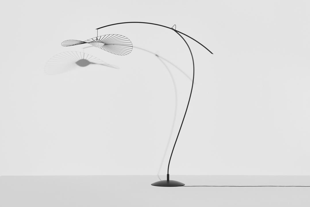 2022_09_21_petite_friture_packshot_15__l0840903_vertigonova_floor_lamp_110_blackwhite_1_003