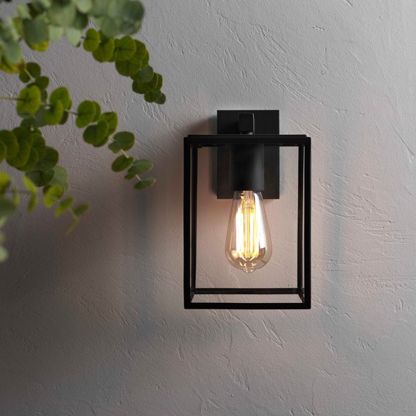 83351-8048-boxwalllantern-insitu