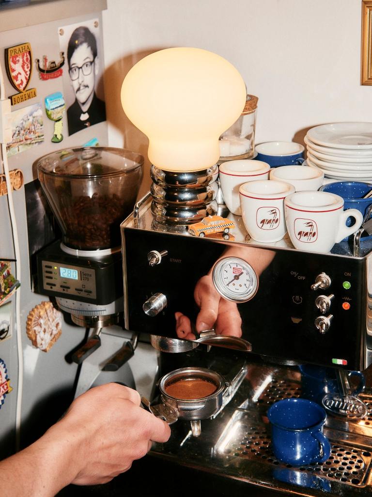 b-bulb-lampe-de-table-ingo-maurer-ilightyou-4