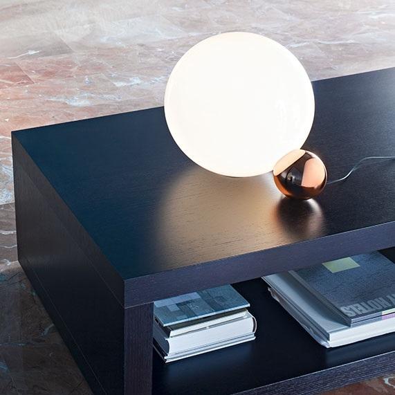 copycat-table-anastassiades-flos-f19520-product-life-02-571x835