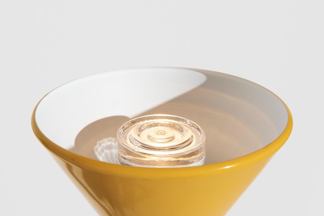 petite_friture_pyl_floor_lamp_yellow_detail_verre_091