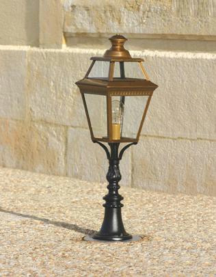 place-des-vosges-3-borne-roger-pradier-design-large_13