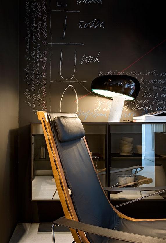 snoopy-table-a-pg-castiglioni-flos-f63800-product-life-02-571x835