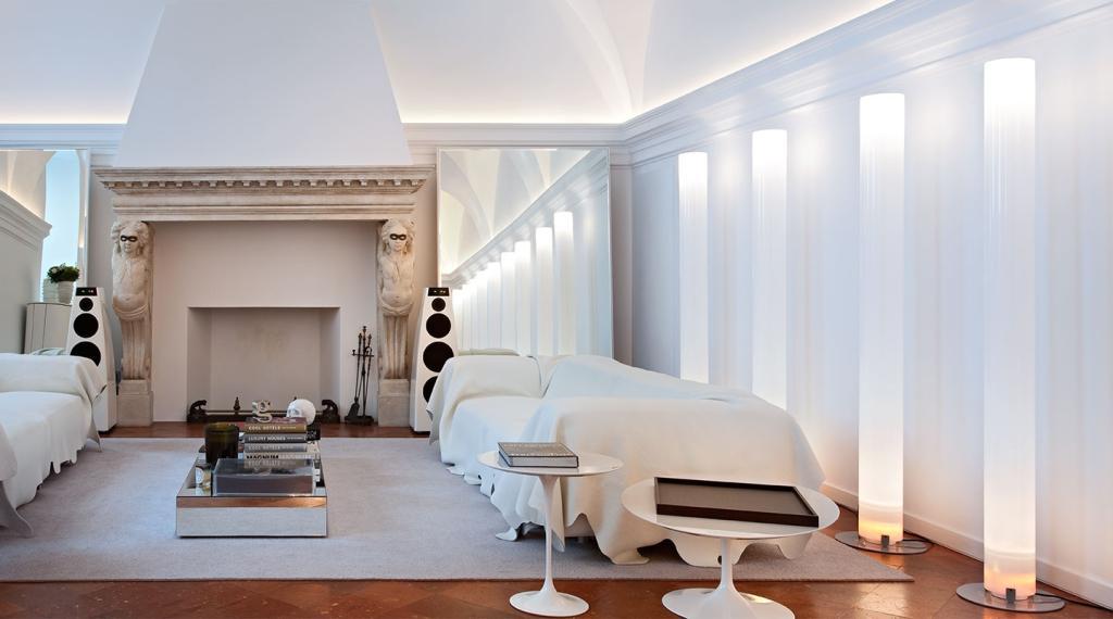 stylos-floor-castiglioni-flos-f63100-product-life-01-1440x802