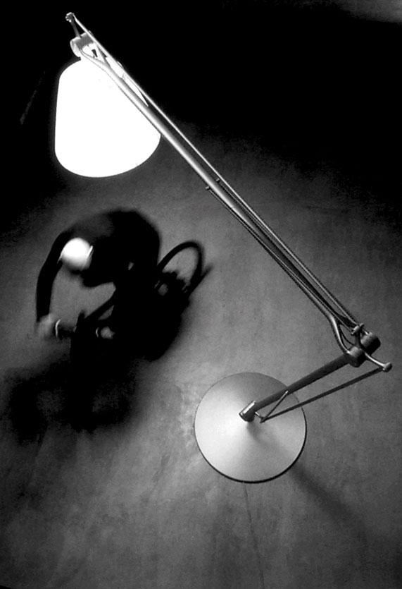 superarchimoon-floor-starck-flos-f63660-product-life-02-571x835-1