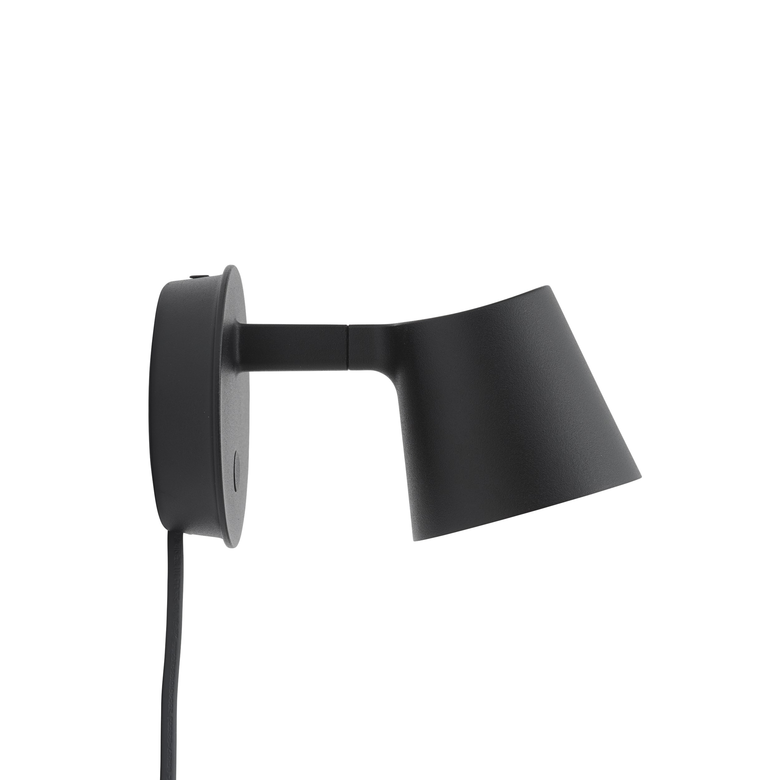 tip-wall-lamp-black-angle-muuto-5000x5000-hi-res